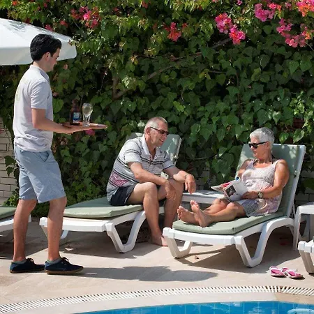 Kleopatra Tuna Aparthotel 3*